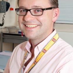 Dr Andrew  Clark