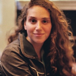 Dr Petra  Vértes